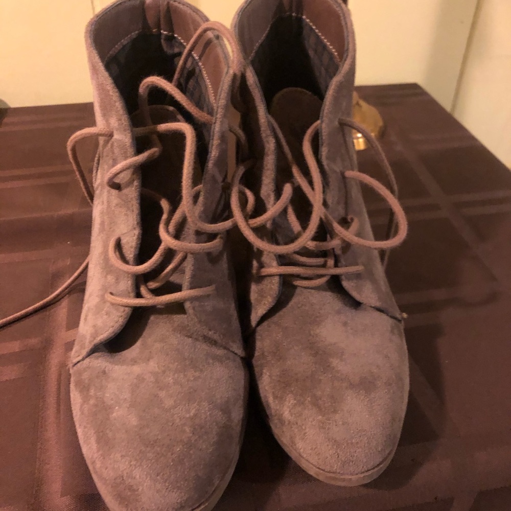 Excellent condition, like new suede boots.
